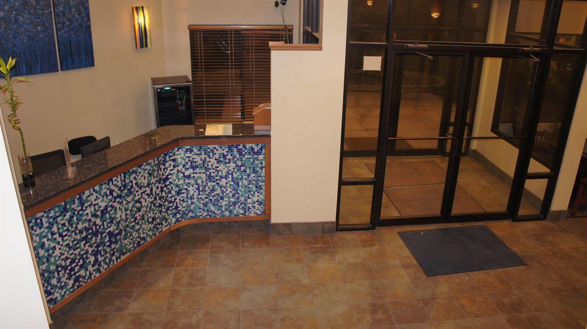 Waterbird Lakeside Inn チェスタートン エクステリア 写真